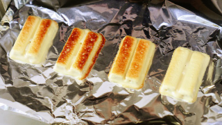 Illustration for article titled Toasting Kit Kats at Home Sure Looks Dangerous and Delicious